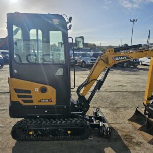 SANY SY18C with Trailer Buckets and Breaker